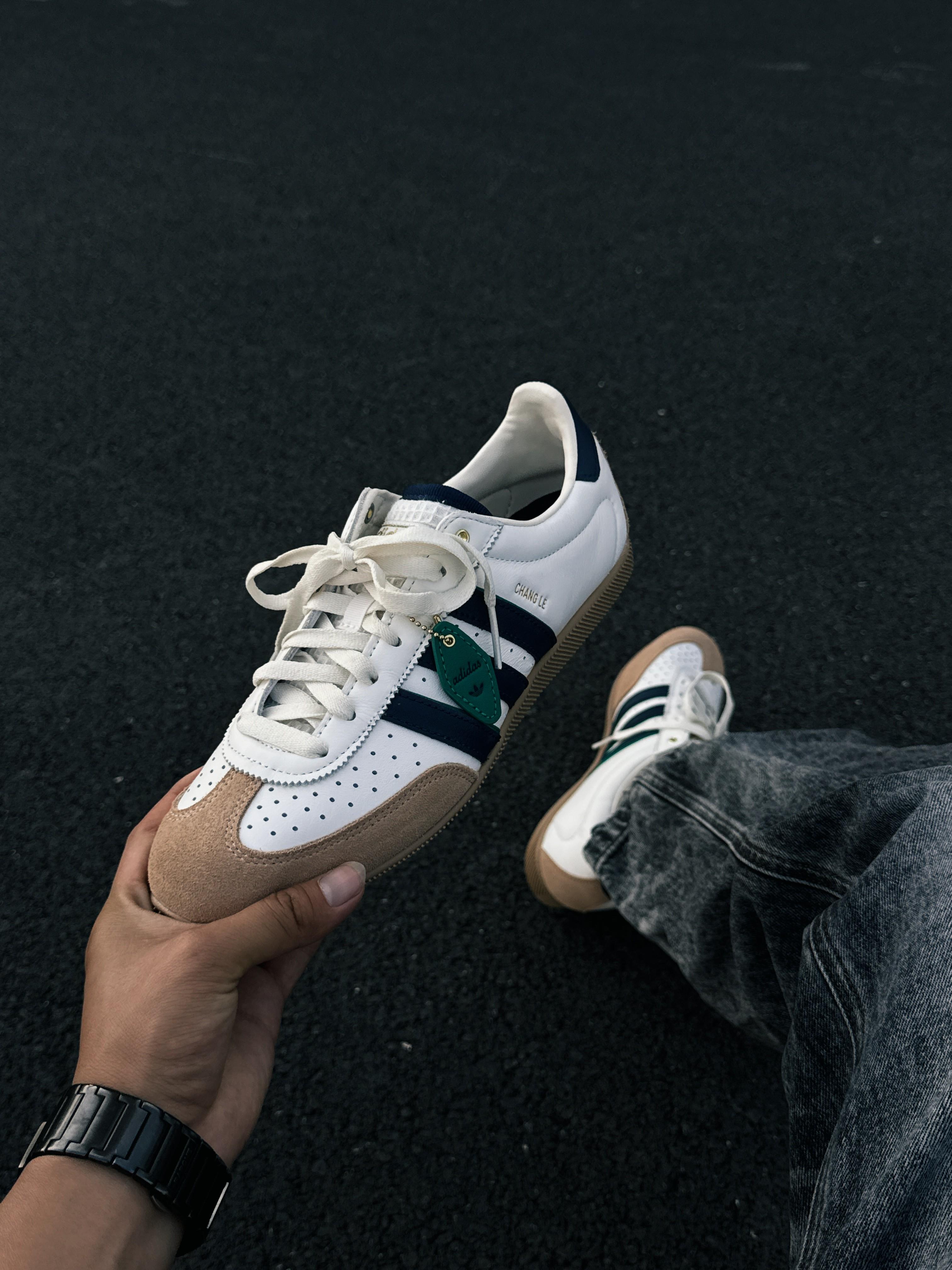 ☀️夏天不闷脚的德训鞋|这双Adidas透气孔设计太懂了
